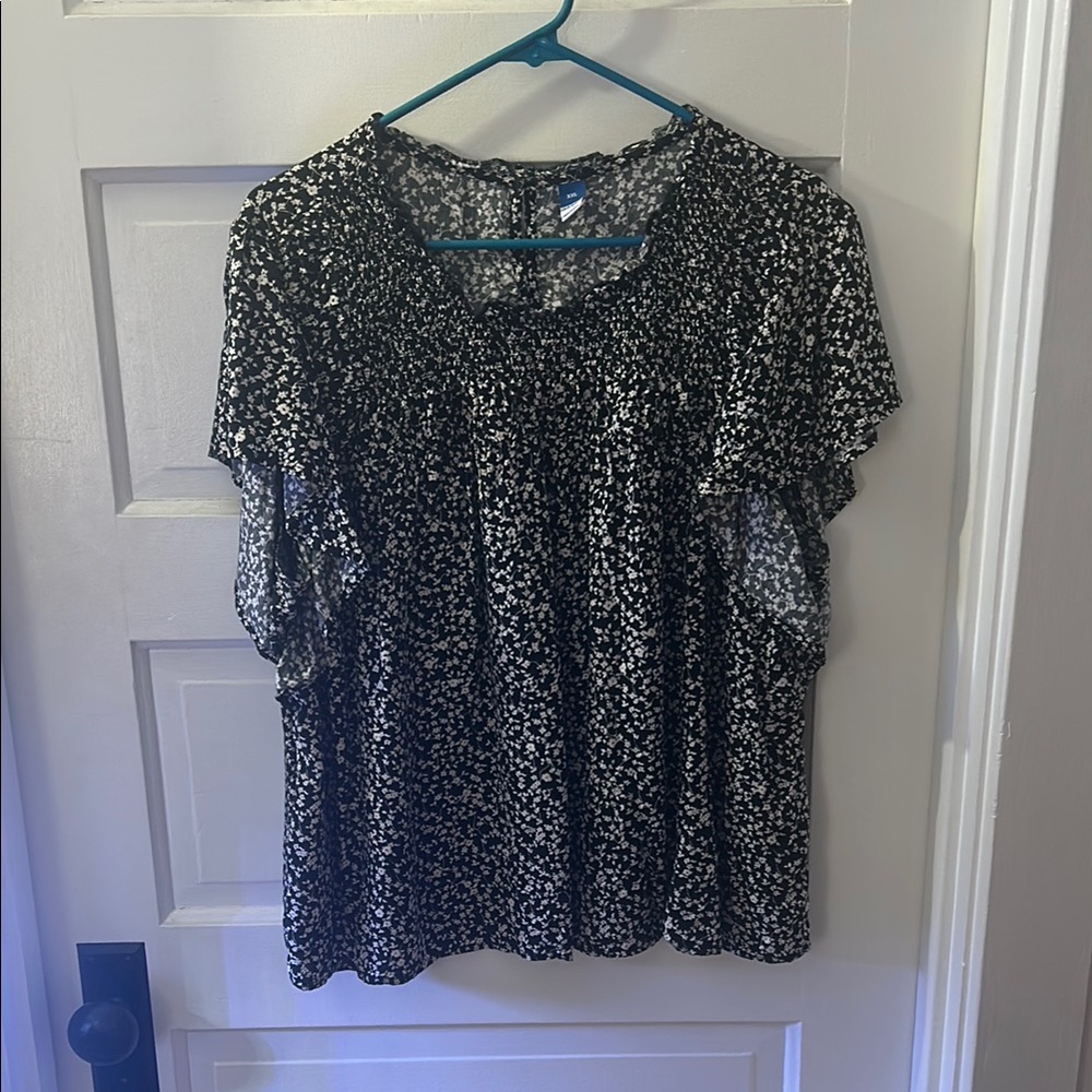Old Navy Black and White Boxy Short Sleeve Blouse